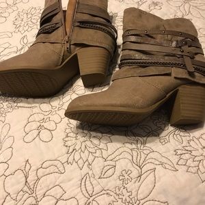 Womens size 7 suede boots